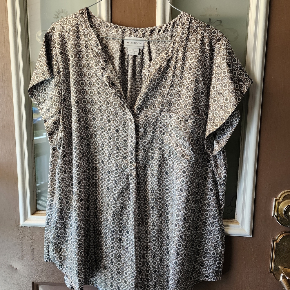 Liz Claiborne Geometric Black and White Blouse